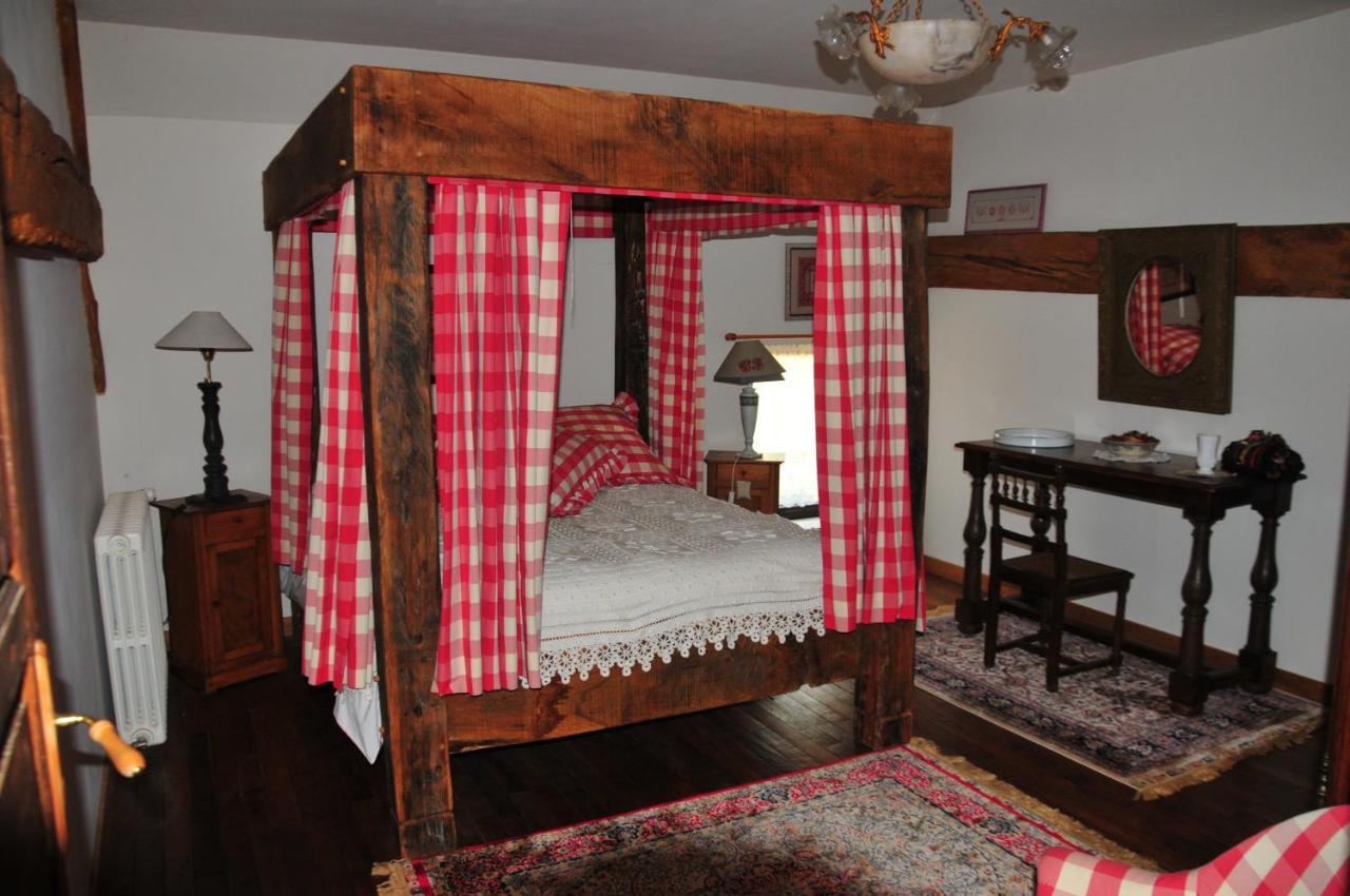 Les Guenins Bed & Breakfast Gien Exterior photo